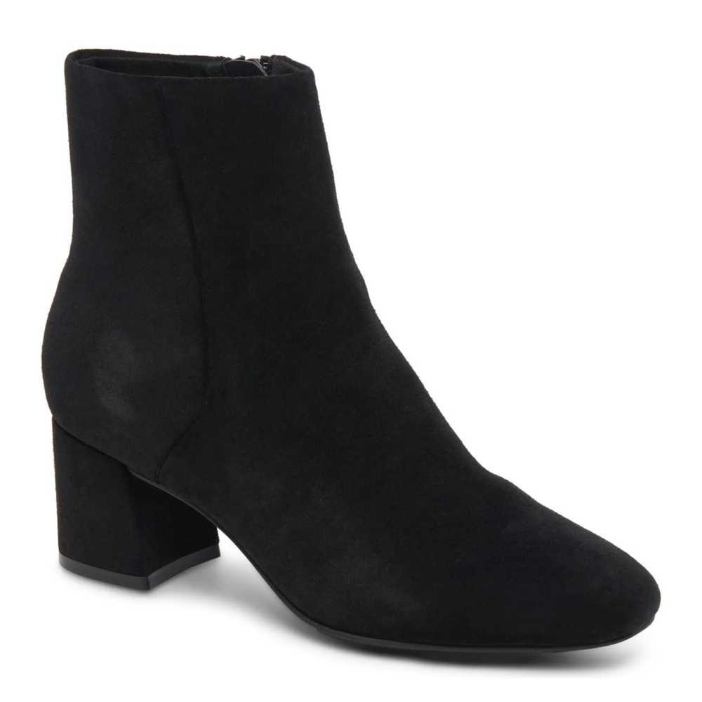 Blondo Black Ankle Booties with Chunky Heel